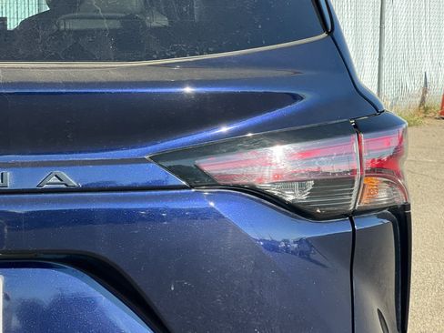 Used 2025 Toyota Sienna XLE FWD image 21