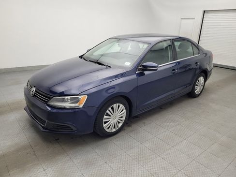 Used 2013 Volkswagen Jetta SE FWD image 2