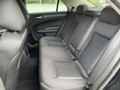 Used 2022 Chrysler 300 Touring image 33