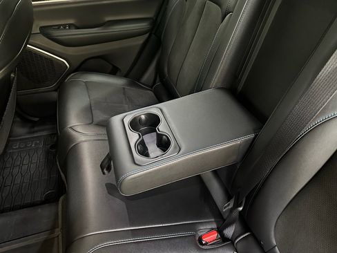 Used 2023 Jeep Grand Cherokee Trailhawk image 32