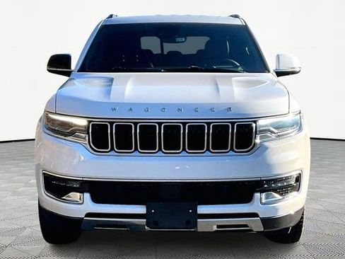 Used 2022 Jeep Wagoneer Series III image 2