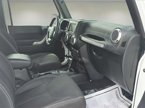 Used 2016 Jeep Wrangler Sahara w/ Dual Top Group AWD/4WD image 9