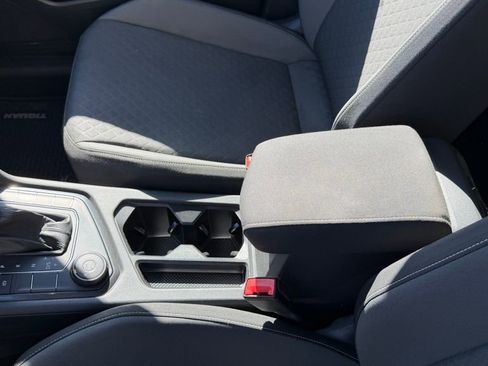 Used 2021 Volkswagen Tiguan S image 12