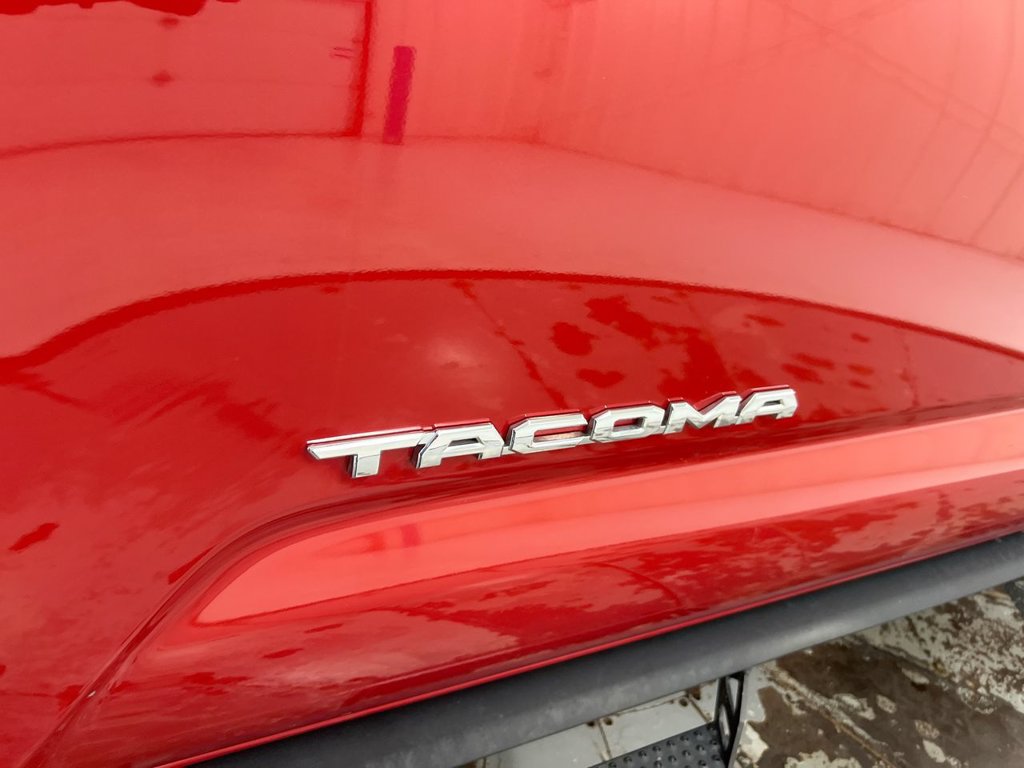 Used 2017 Toyota Tacoma TRD Sport AWD/4WD image 27