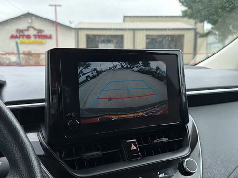 Used 2025 Toyota Corolla LE FWD image 30
