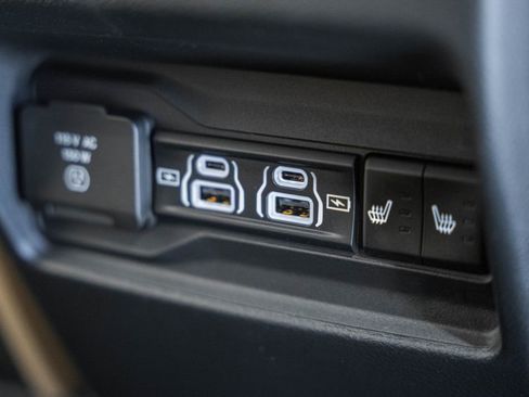 New 2025 Jeep Grand Cherokee Limited w/ Luxury Tech Group II image 32