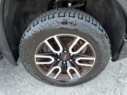 Used 2022 GMC Sierra 1500 AT4 w/ AT4 Preferred Package image 9
