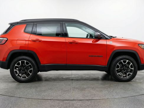 Used 2025 Jeep Compass Trailhawk AWD/4WD image 11
