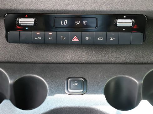 Used 2025 Mercedes-Benz Sprinter 2500 image 28