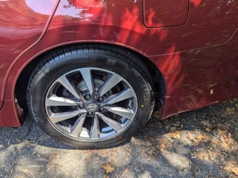 Used 2017 Nissan Altima 2.5 SV w/ Convenience Package FWD image 9