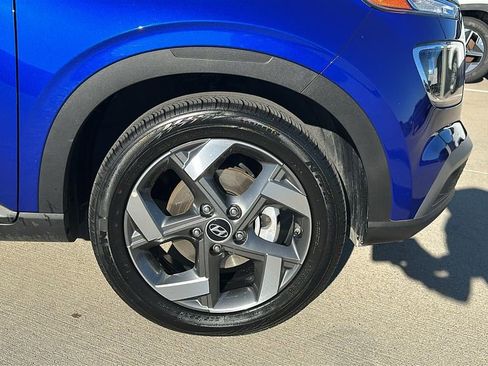 Used 2025 Hyundai Venue SEL image 16