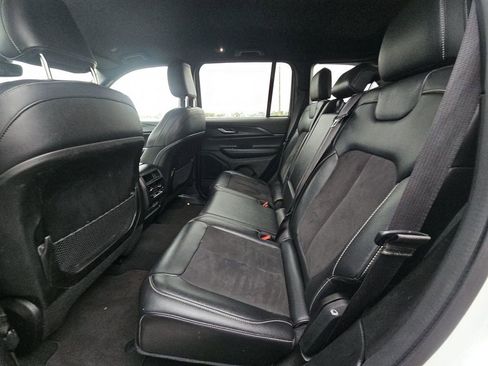 Used 2024 Jeep Grand Cherokee Altitude image 8