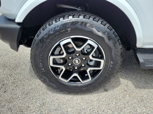 Certified 2025 Ford Bronco Outer Banks AWD/4WD image 5