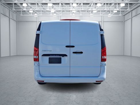 Used 2023 Mercedes-Benz Metris image 5