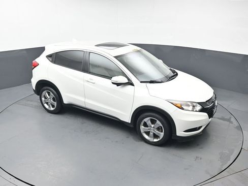 Used 2017 Honda HR-V EX image 37