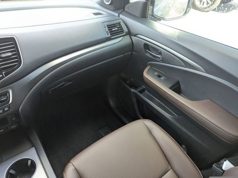 Used 2025 Honda Ridgeline RTL image 13