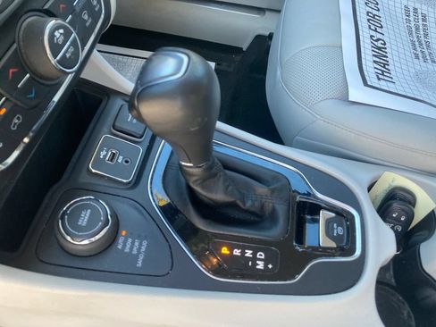 Used 2020 Jeep Cherokee Limited AWD/4WD image 28