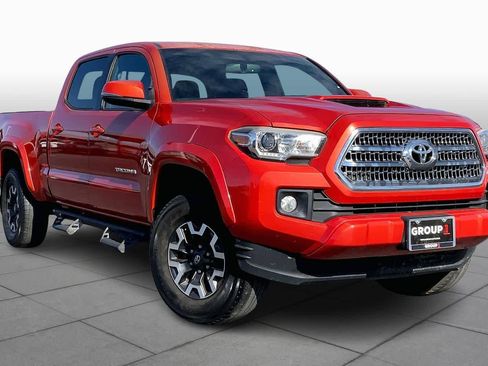 Used 2017 Toyota Tacoma TRD Sport w/ Premium & Technology Package image 3