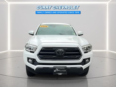 Used 2018 Toyota Tacoma SR5 AWD/4WD image 3