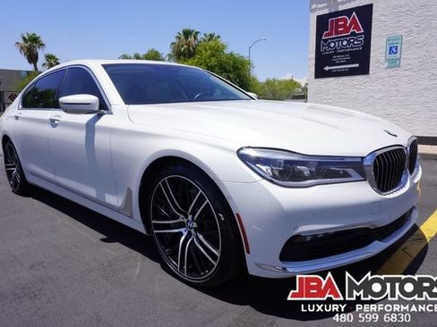 Used 2018 BMW 750i RWD image 2