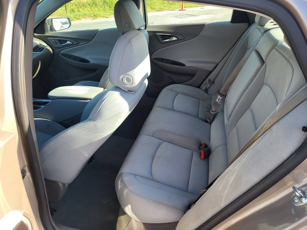 Used 2025 Chevrolet Malibu LT FWD image 10