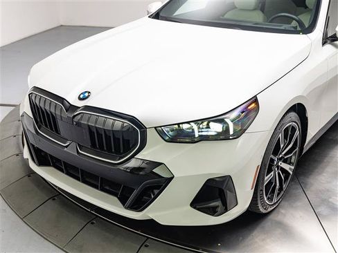Used 2024 BMW 540i xDrive w/ Premium Package AWD/4WD image 9