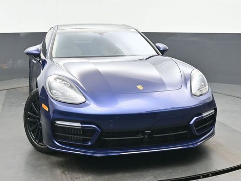 Used 2021 Porsche Panamera GTS w/ Premium Package image 8
