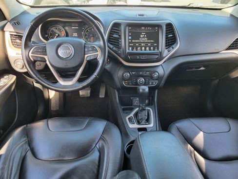 Used 2018 Jeep Cherokee Limited FWD image 4