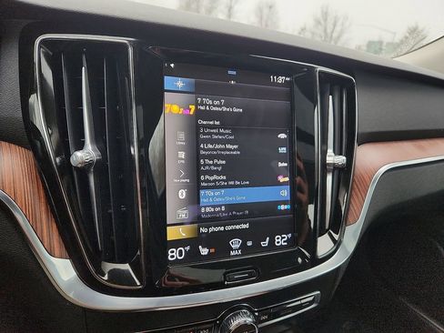 Used 2021 Volvo S60 T5 Momentum w/ Premium Package image 17