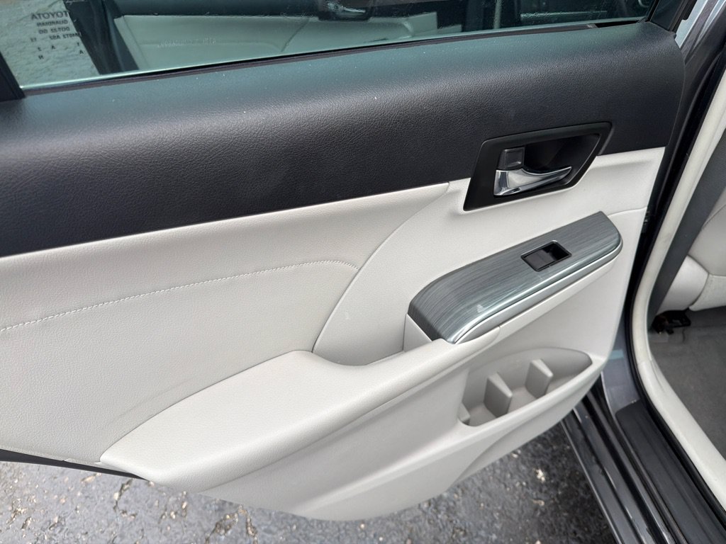 Used 2013 Toyota Camry XLE w/ Leather Pkg FWD image 24