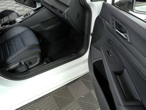 Used 2023 Volkswagen Golf R image 24