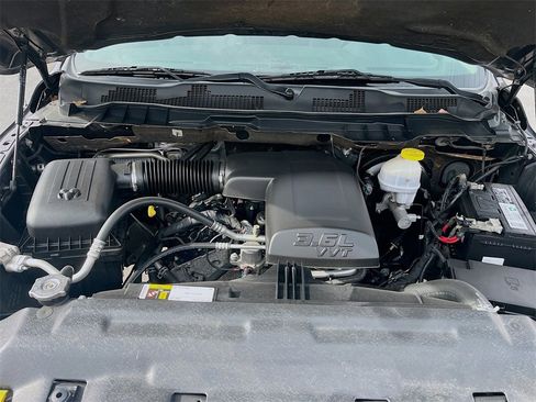 Used 2022 RAM 1500 Classic SLT image 28