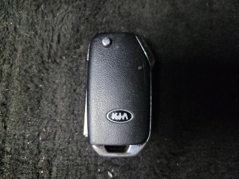 Used 2020 Kia Forte LXS FWD image 32