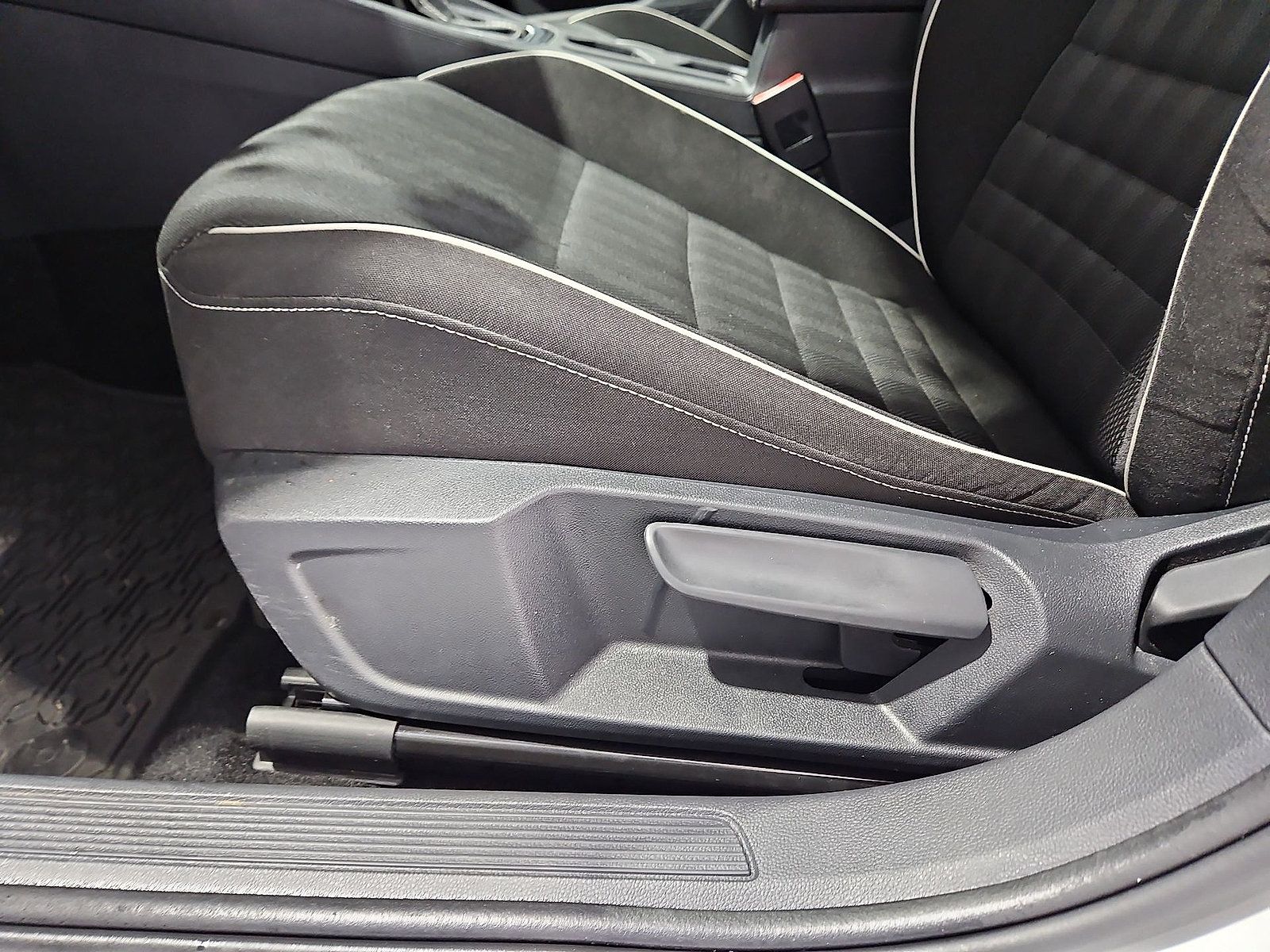 Used 2024 Volkswagen Jetta Sport FWD image 17