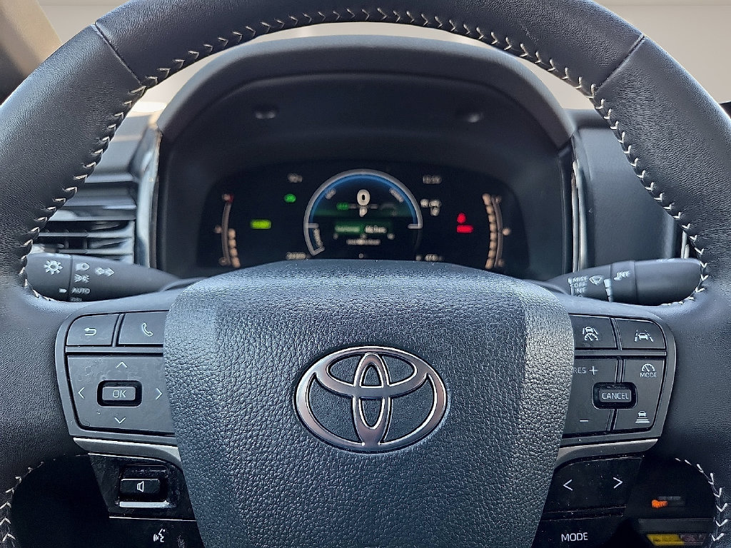 Used 2026 Toyota Camry SE FWD image 39
