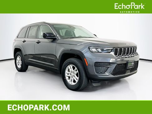 Used 2023 Jeep Grand Cherokee Laredo AWD/4WD image 1