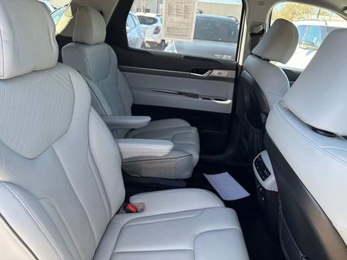 Used 2023 Hyundai Palisade SEL w/ Premium Package image 14