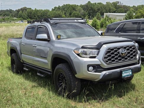 Used 2020 Toyota Tacoma TRD Off-Road AWD/4WD image 3