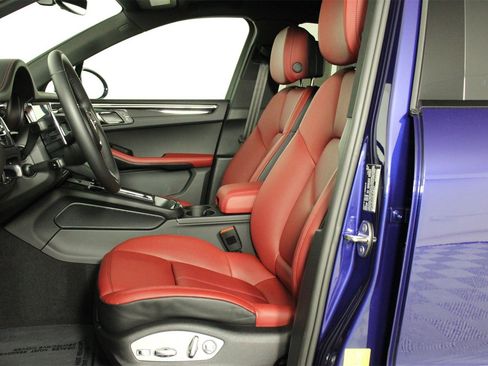 Used 2025 Porsche Macan image 5