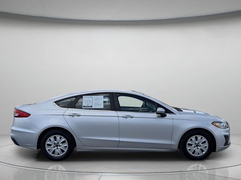 Used 2019 Ford Fusion S FWD image 2