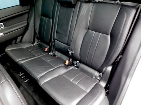 Used 2018 Land Rover Discovery Sport HSE image 16