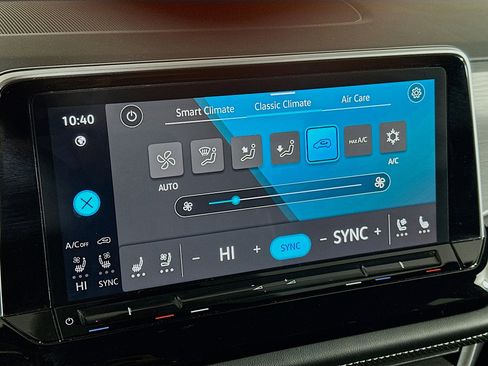 Used 2024 Volkswagen Atlas Cross Sport SE image 23