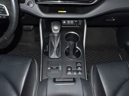 Used 2024 Toyota Highlander XLE image 21