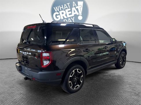 Used 2021 Ford Bronco Sport Outer Banks w/ Outer Banks Package image 3