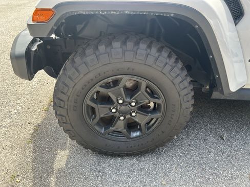 Used 2021 Jeep Gladiator Sport AWD/4WD image 10