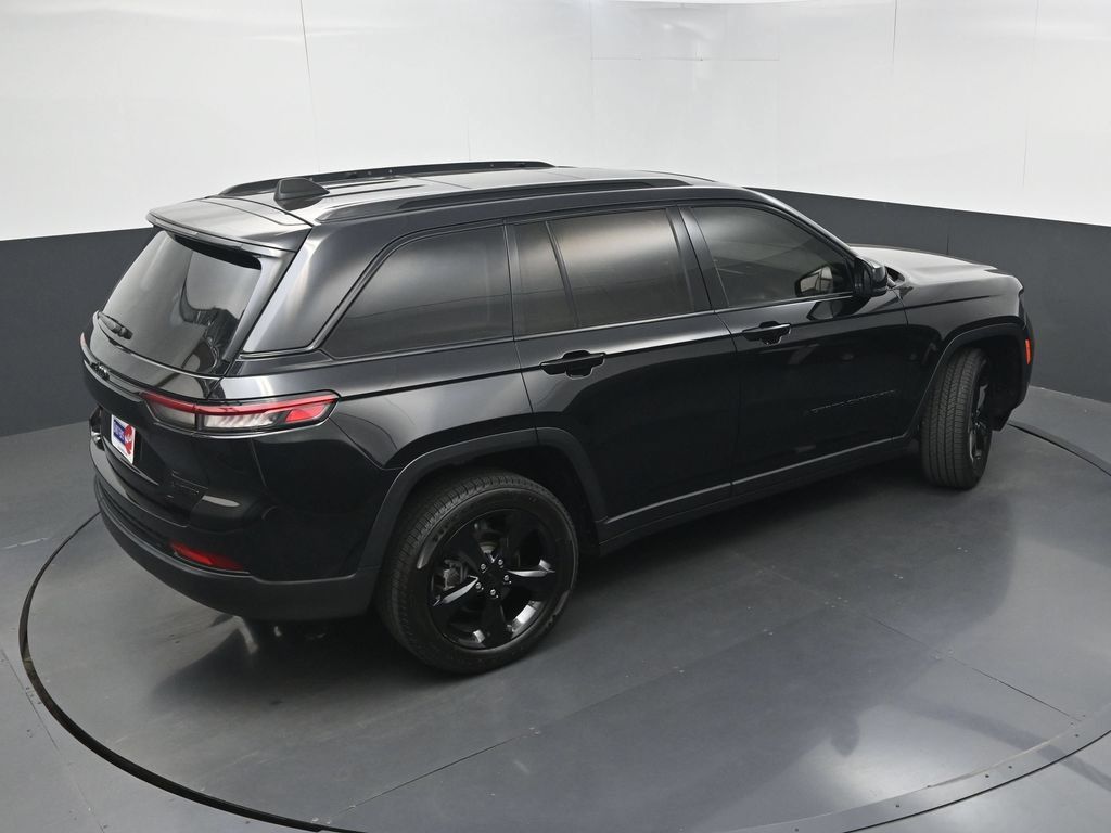 Used 2023 Jeep Grand Cherokee Limited w/ Black Appearance Package RWD image 40