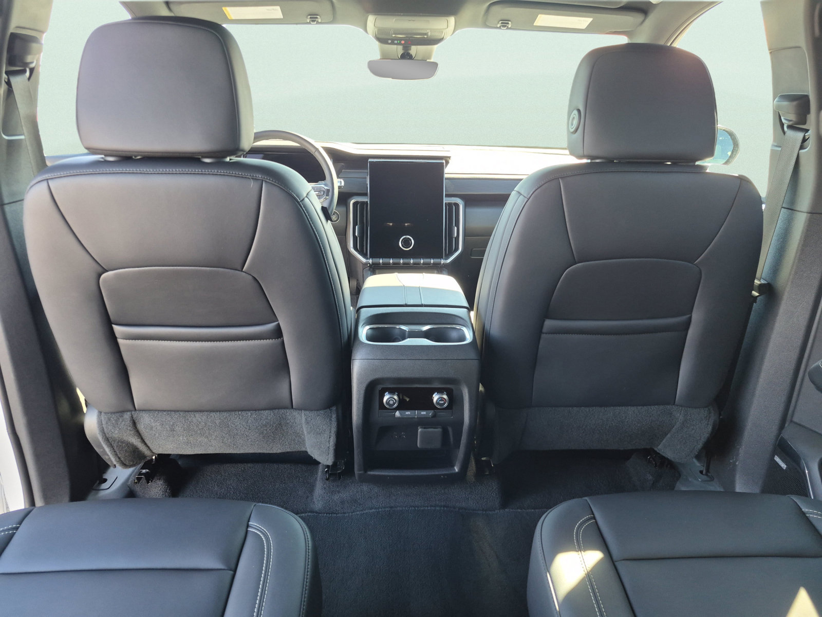 Used 2026 GMC Acadia Elevation w/ Elevation Premium Package AWD/4WD image 11