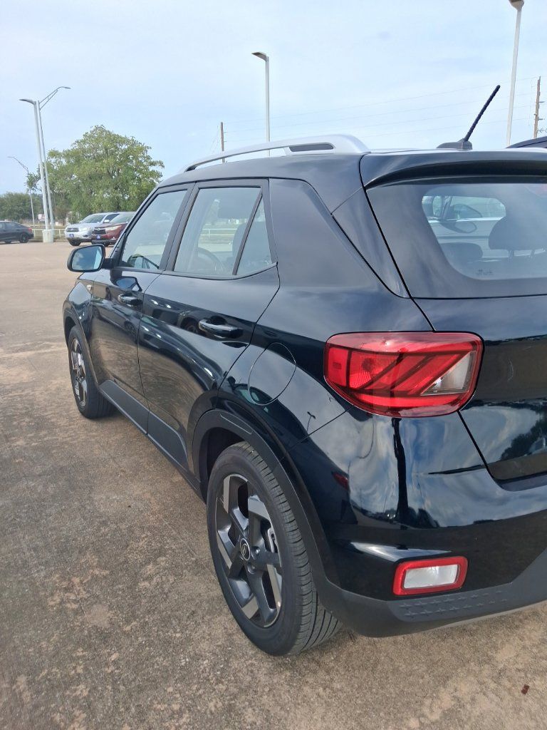 Used 2026 Hyundai Venue SEL FWD image 4