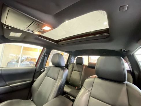 Used 2022 Toyota Tacoma Limited image 25