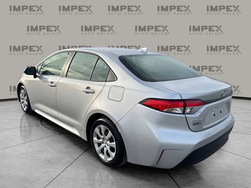 Used 2025 Toyota Corolla LE image 3